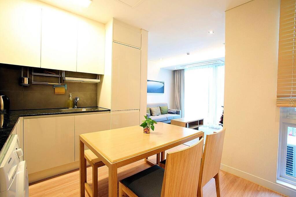 Coveted Palms Village Pension Jeju Bagian luar foto