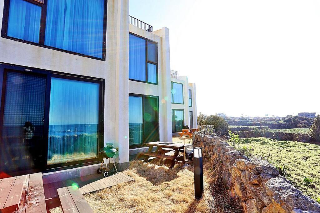 Coveted Palms Village Pension Jeju Bagian luar foto