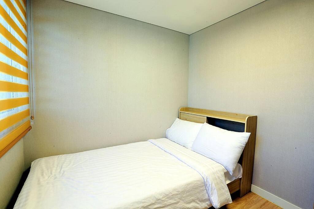 Coveted Palms Village Pension Jeju Bagian luar foto