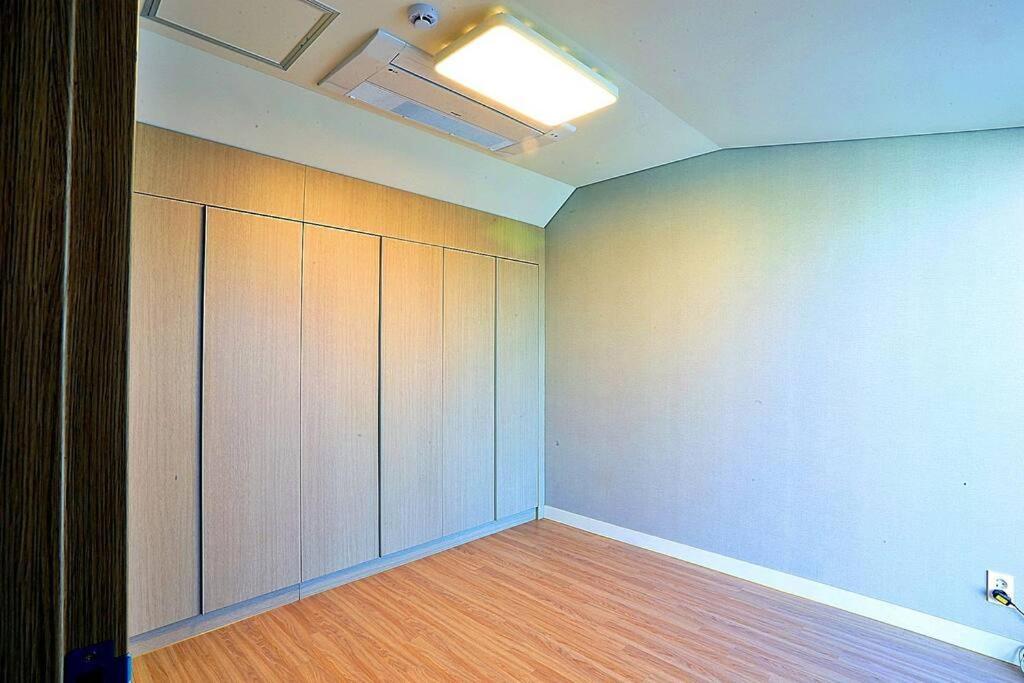 Coveted Palms Village Pension Jeju Bagian luar foto